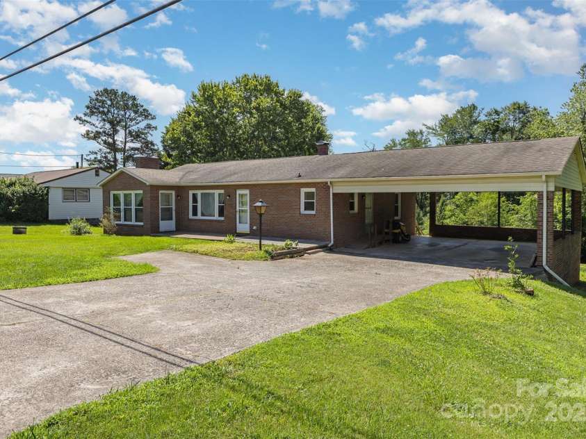 416 Pete Brittain Road, Morganton, NC 28655.  MLS# CAR4272261, YatesRealty ID 28095. 