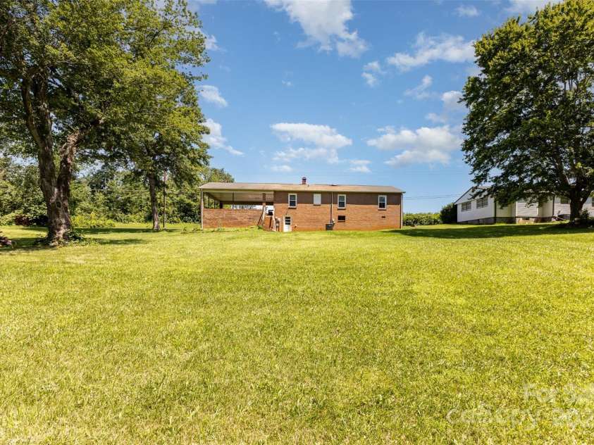 416 Pete Brittain Road, Morganton, NC 28655.  MLS# CAR4272261, YatesRealty ID 28095. 