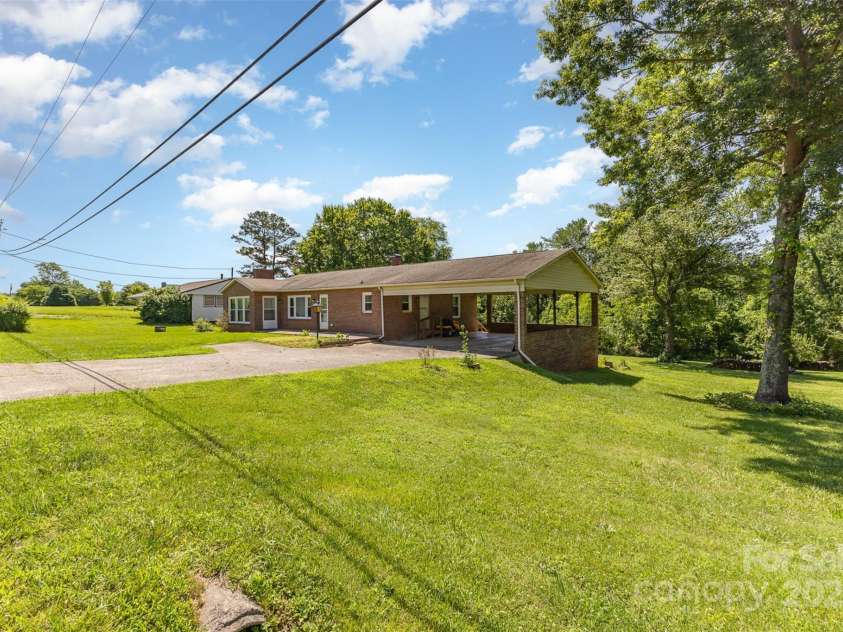 416 Pete Brittain Road, Morganton, NC 28655.  MLS# CAR4272261, YatesRealty ID 28095. 