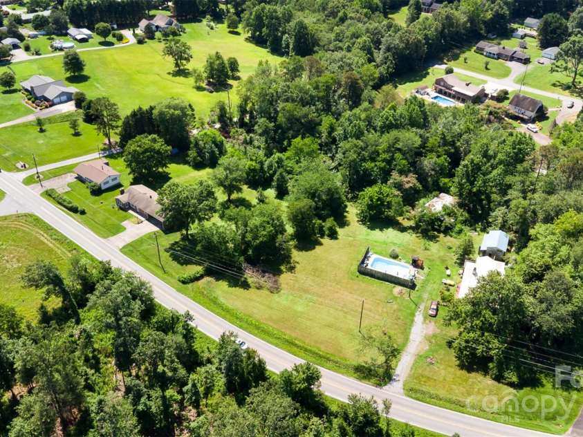 416 Pete Brittain Road, Morganton, NC 28655.  MLS# CAR4272261, YatesRealty ID 28095. 