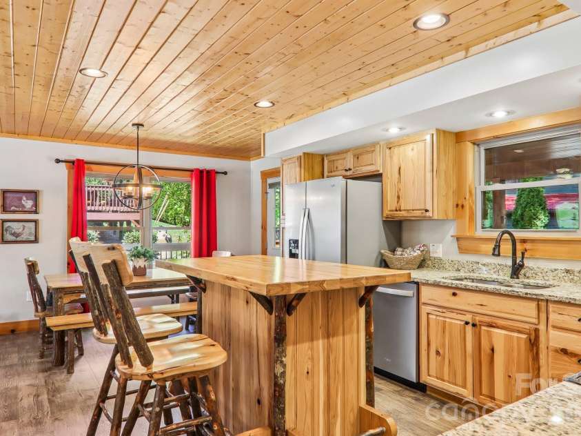 589 Panoramic Loop, Maggie Valley, NC 28751.  MLS# CAR4372216, YatesRealty ID 28097. 