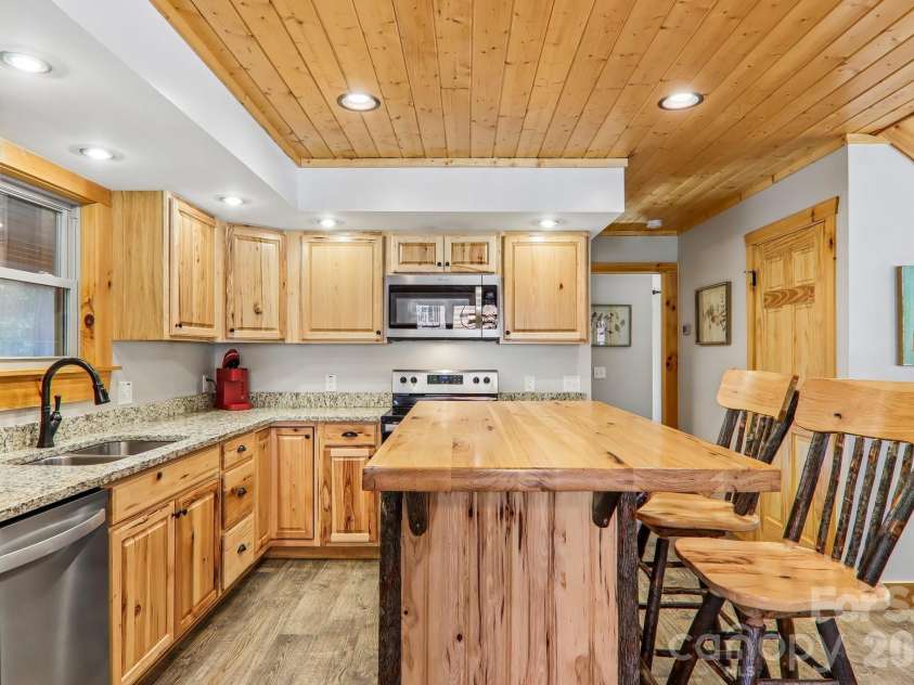 589 Panoramic Loop, Maggie Valley, NC 28751.  MLS# CAR4372216, YatesRealty ID 28097. 