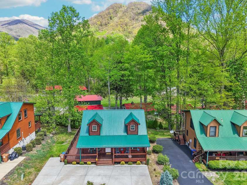 589 Panoramic Loop, Maggie Valley, NC 28751.  MLS# CAR4372216, YatesRealty ID 28097. 