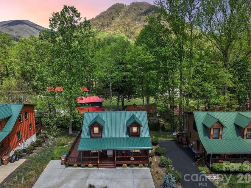 589 Panoramic Loop, Maggie Valley, NC 28751.  MLS# CAR4372216, YatesRealty ID 28097. 