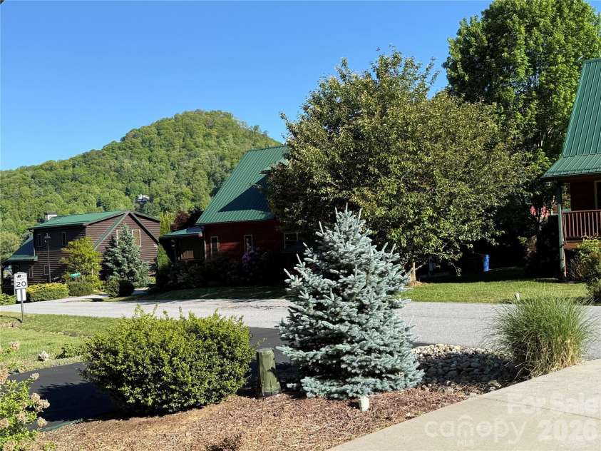 589 Panoramic Loop, Maggie Valley, NC 28751.  MLS# CAR4372216, YatesRealty ID 28097. Beautiful landscaping - grass is mowed by the HOA
