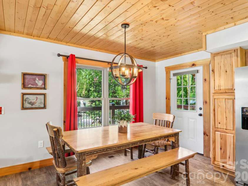 589 Panoramic Loop, Maggie Valley, NC 28751.  MLS# CAR4372216, YatesRealty ID 28097. Dining area is large