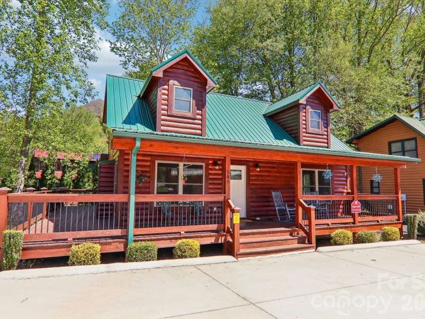 589 Panoramic Loop, Maggie Valley, NC 28751.  MLS# CAR4372216, YatesRealty ID 28097. Flat parking in front of the lo=g sided cabin