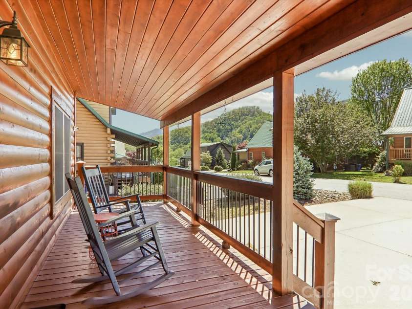 589 Panoramic Loop, Maggie Valley, NC 28751.  MLS# CAR4372216, YatesRealty ID 28097. Front porch welcomes guests