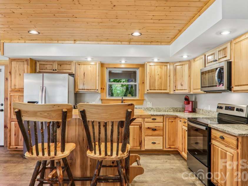 589 Panoramic Loop, Maggie Valley, NC 28751.  MLS# CAR4372216, YatesRealty ID 28097. Granite counter tops are a great work space