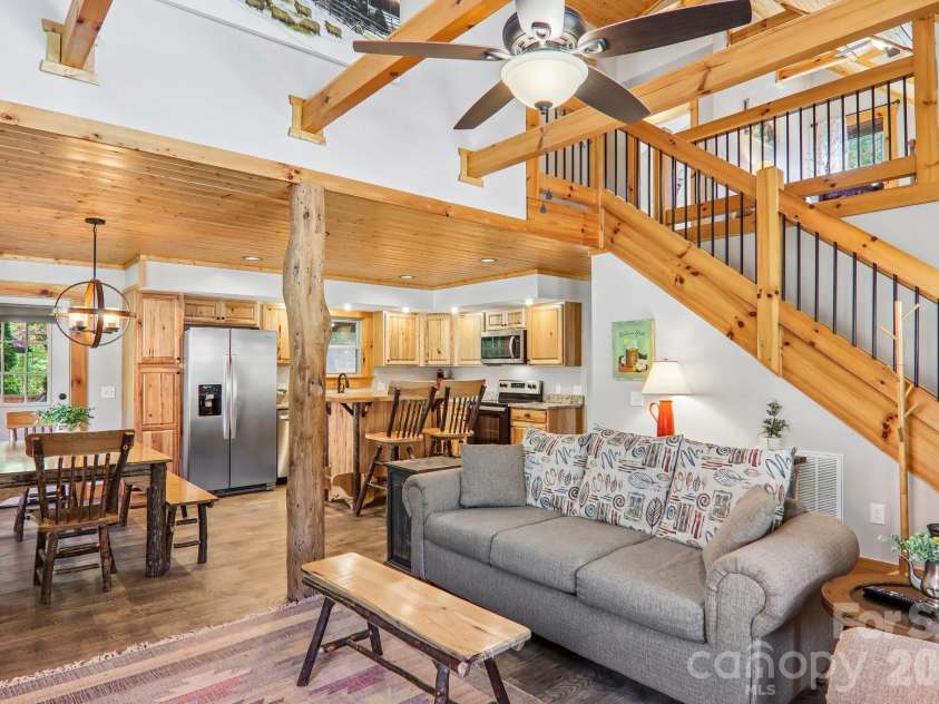 589 Panoramic Loop, Maggie Valley, NC 28751.  MLS# CAR4372216, YatesRealty ID 28097. Loft above
