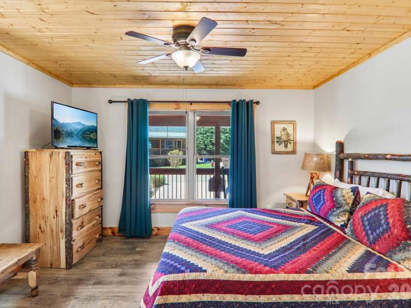 589 Panoramic Loop, Maggie Valley, NC 28751.  MLS# CAR4372216, YatesRealty ID 28097. Main level bedroom
