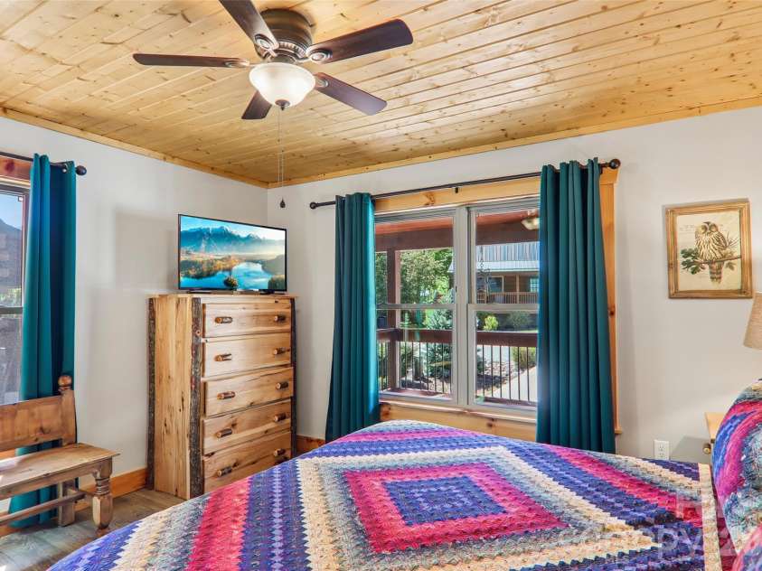 589 Panoramic Loop, Maggie Valley, NC 28751.  MLS# CAR4372216, YatesRealty ID 28097. Main level bedroom