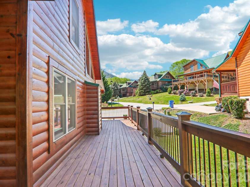 589 Panoramic Loop, Maggie Valley, NC 28751.  MLS# CAR4372216, YatesRealty ID 28097. Side deck