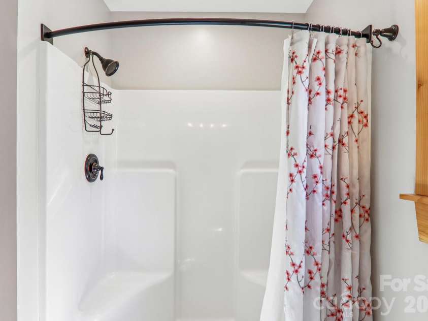 589 Panoramic Loop, Maggie Valley, NC 28751.  MLS# CAR4372216, YatesRealty ID 28097. Step in shower