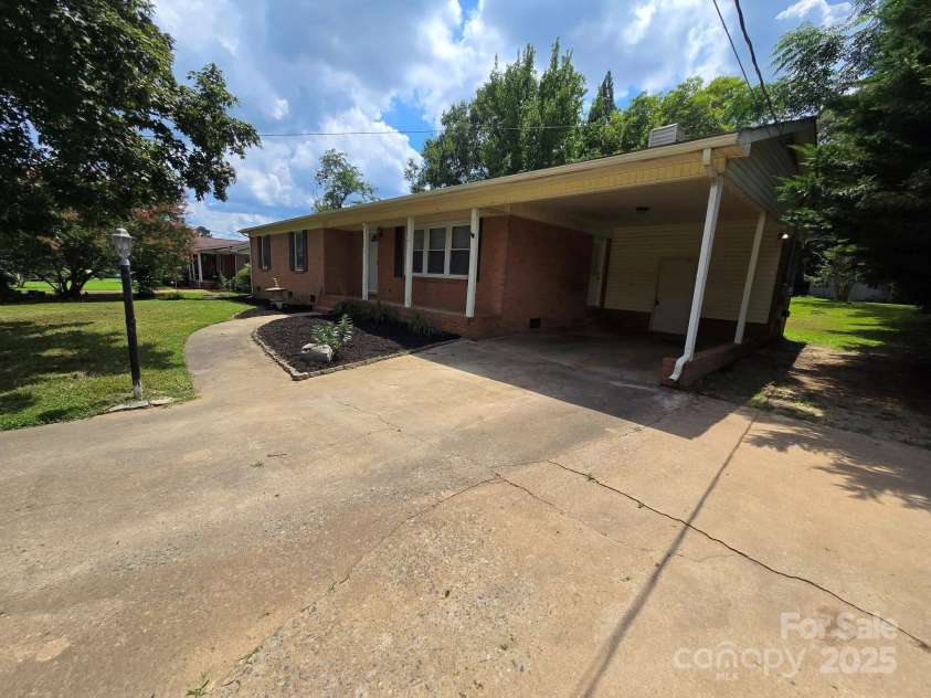 1579 Oak Drive, Shelby, NC 28150.  MLS# CAR4281812, YatesRealty ID 28098. 