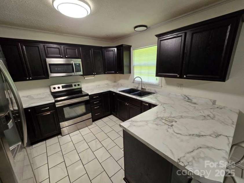 1579 Oak Drive, Shelby, NC 28150.  MLS# CAR4281812, YatesRealty ID 28098. 