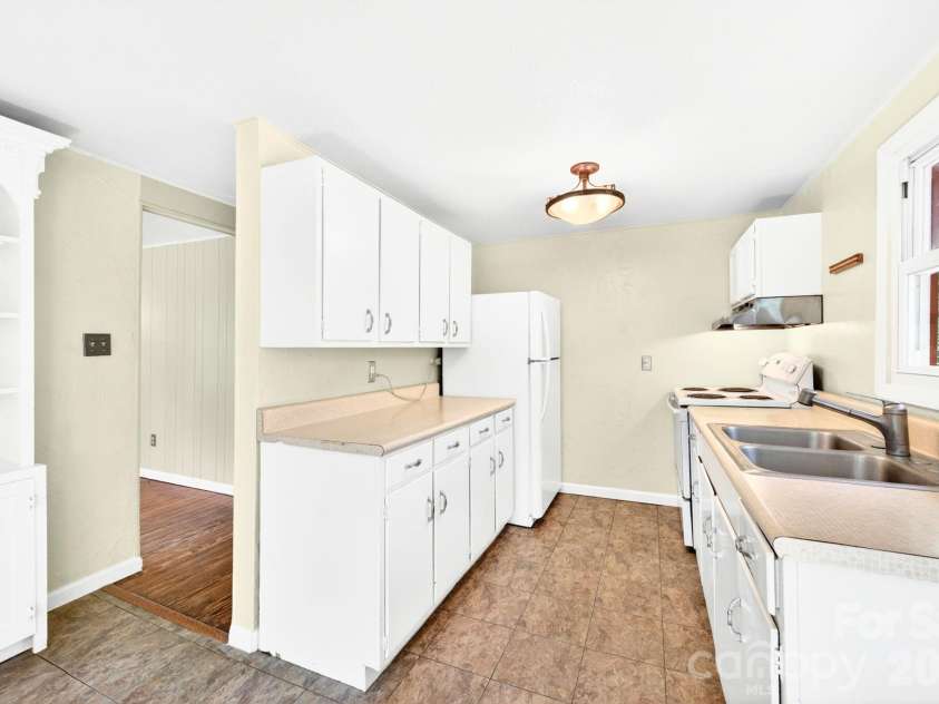 138 Brooklyn Road, Asheville, NC 28803.  MLS# CAR4368961, YatesRealty ID 28099. 08-Kitchen