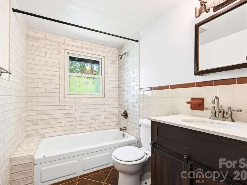138 Brooklyn Road, Asheville, NC 28803.  MLS# CAR4368961, YatesRealty ID 28099. 9-Bathroom