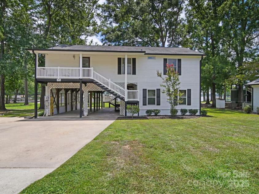 2364 Lakeside Drive, Liberty Hill, SC 29074.  MLS# CAR4283038, YatesRealty ID 28099. 