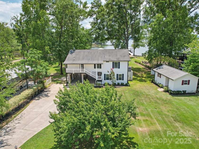 2364 Lakeside Drive, Liberty Hill, SC 29074.  MLS# CAR4283038, YatesRealty ID 28099. 