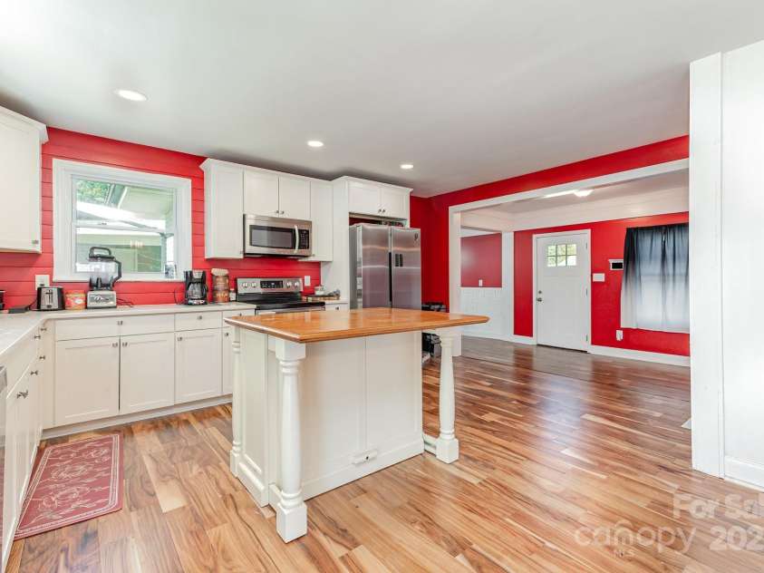 41 Fleetwood Drive, Concord, NC 28027.  MLS# CAR4318616, YatesRealty ID 281. Kitchen