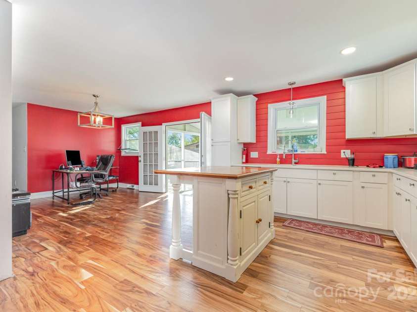 41 Fleetwood Drive, Concord, NC 28027.  MLS# CAR4318616, YatesRealty ID 281. Kitchen