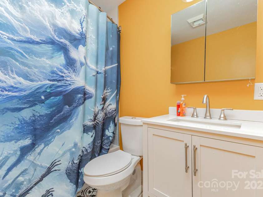 41 Fleetwood Drive, Concord, NC 28027.  MLS# CAR4318616, YatesRealty ID 281. Second Bath