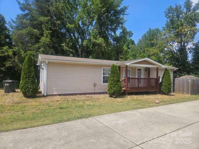 5024 Victoria Avenue, Charlotte, NC 28269.  MLS# CAR4215450, YatesRealty ID 2810. 