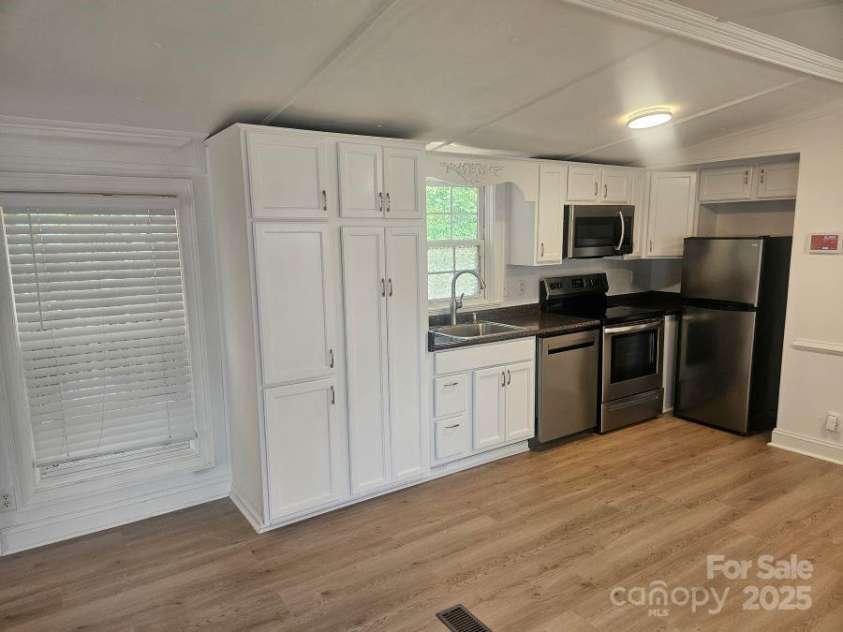 5024 Victoria Avenue, Charlotte, NC 28269.  MLS# CAR4215450, YatesRealty ID 2810. 