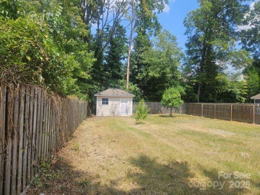 5024 Victoria Avenue, Charlotte, NC 28269.  MLS# CAR4215450, YatesRealty ID 2810. 