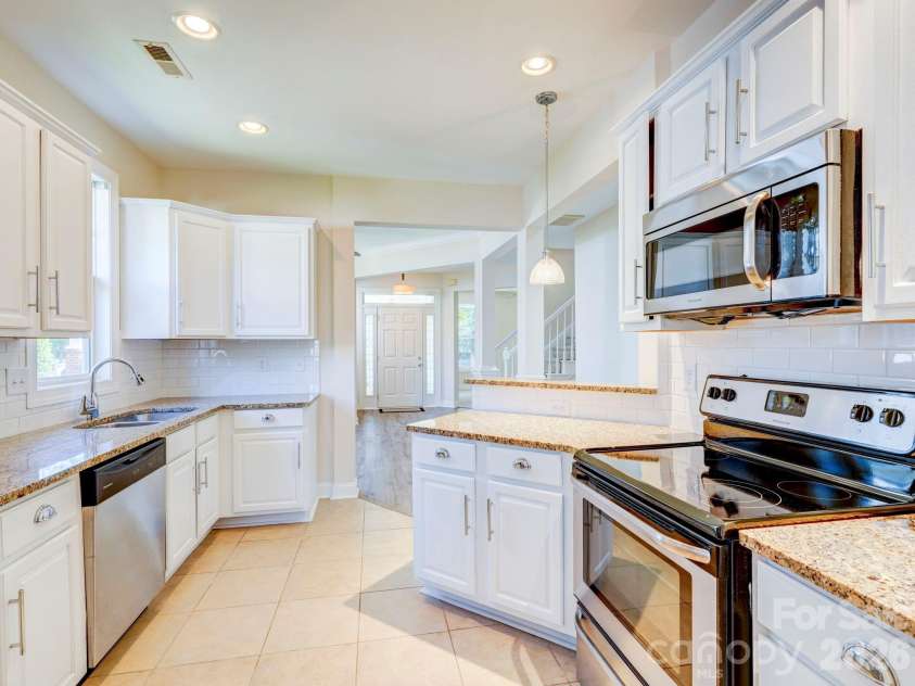 2025 Gable Way Lane, Matthews, NC 28104.  MLS# CAR4377619, YatesRealty ID 28100. 
