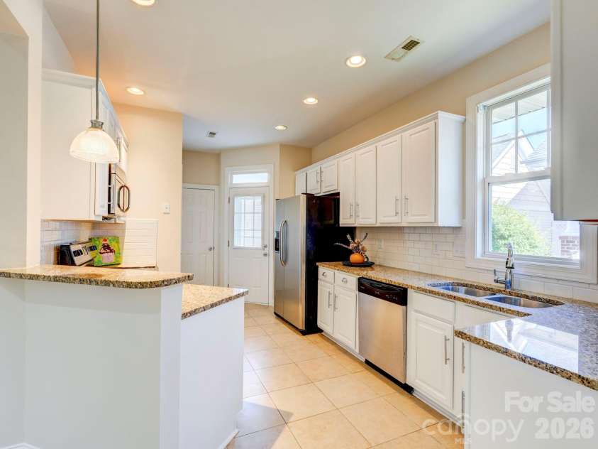 2025 Gable Way Lane, Matthews, NC 28104.  MLS# CAR4377619, YatesRealty ID 28100. 