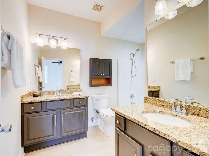 2025 Gable Way Lane, Matthews, NC 28104.  MLS# CAR4377619, YatesRealty ID 28100. 
