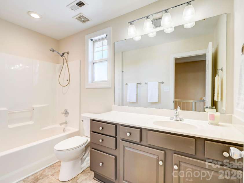 2025 Gable Way Lane, Matthews, NC 28104.  MLS# CAR4377619, YatesRealty ID 28100. 