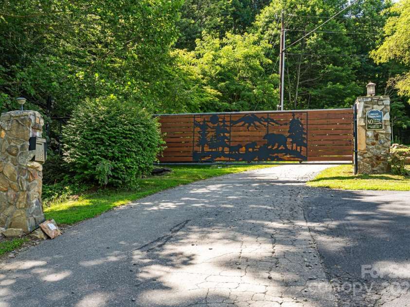 28 Back Stage Pass, Canton, NC 28716.  MLS# CAR4284833, YatesRealty ID 28100. Gated Community