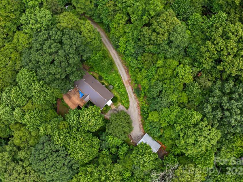 28 Back Stage Pass, Canton, NC 28716.  MLS# CAR4284833, YatesRealty ID 28100. So impressive
