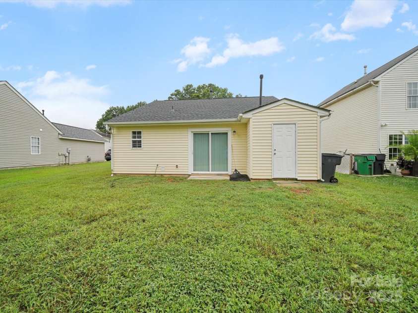 6420 Sunman Road, Charlotte, NC 28216.  MLS# CAR4279812, YatesRealty ID 28101. 