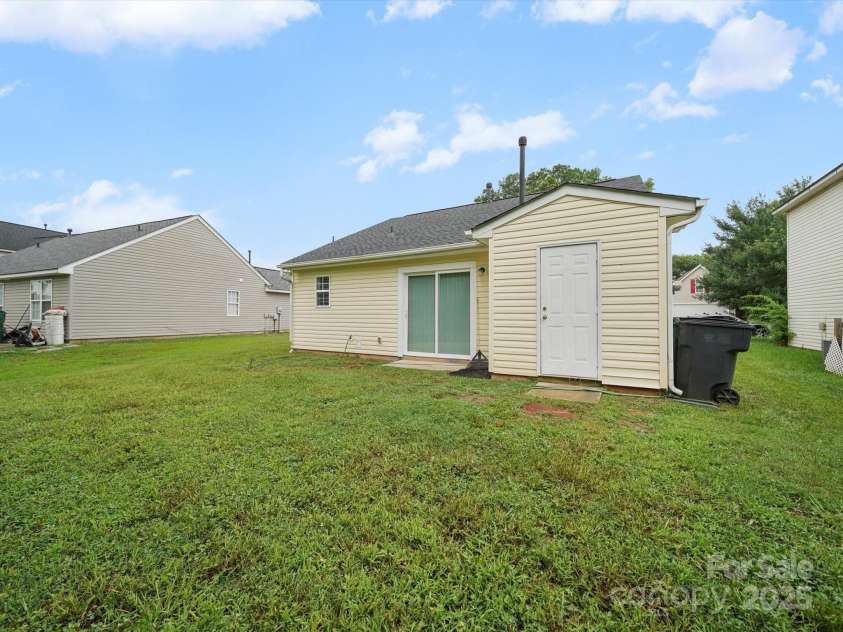 6420 Sunman Road, Charlotte, NC 28216.  MLS# CAR4279812, YatesRealty ID 28101. 