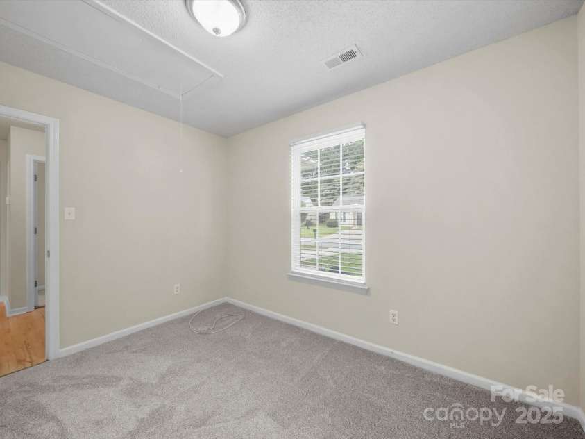 6420 Sunman Road, Charlotte, NC 28216.  MLS# CAR4279812, YatesRealty ID 28101. 