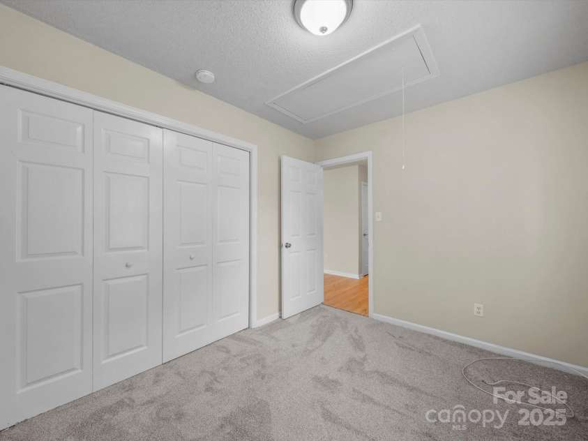 6420 Sunman Road, Charlotte, NC 28216.  MLS# CAR4279812, YatesRealty ID 28101. 