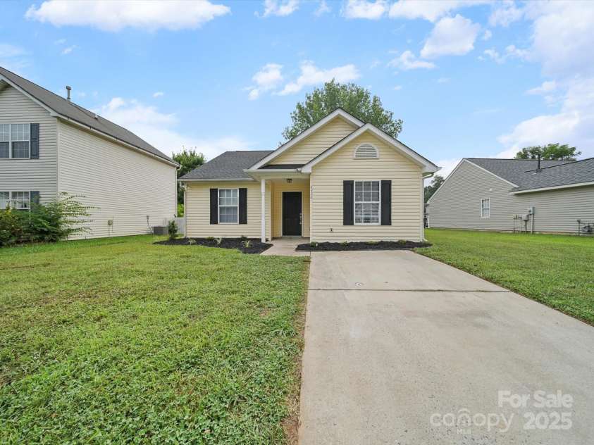6420 Sunman Road, Charlotte, NC 28216.  MLS# CAR4279812, YatesRealty ID 28101. 