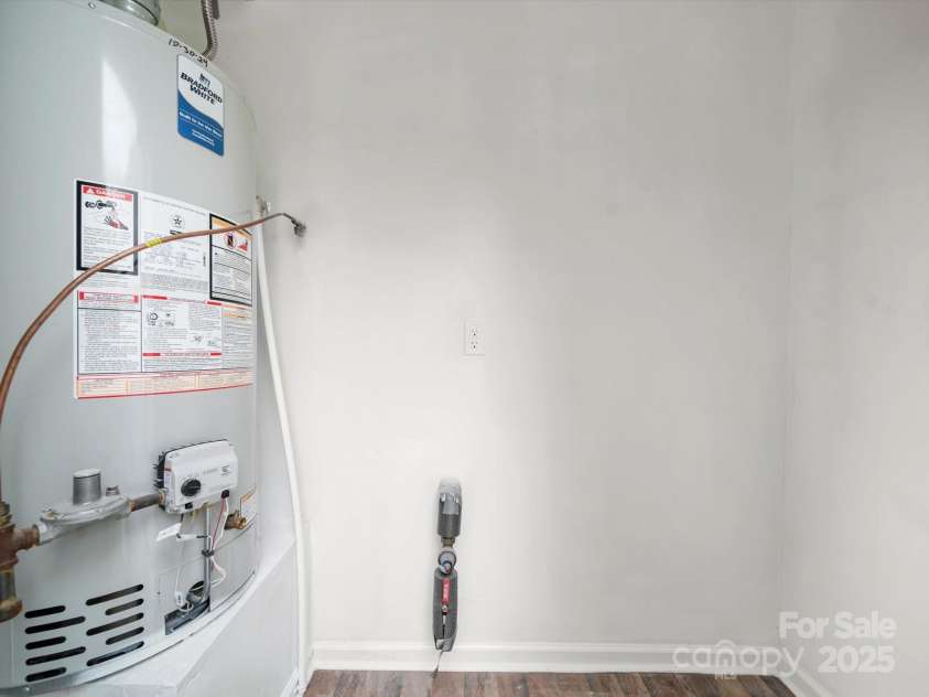 6420 Sunman Road, Charlotte, NC 28216.  MLS# CAR4279812, YatesRealty ID 28101. 