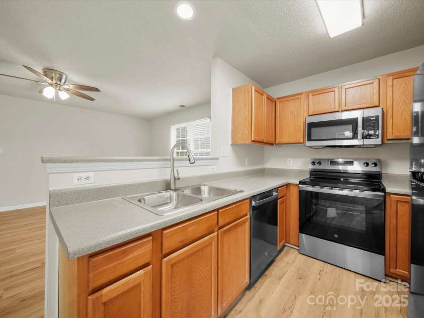 6420 Sunman Road, Charlotte, NC 28216.  MLS# CAR4279812, YatesRealty ID 28101. 