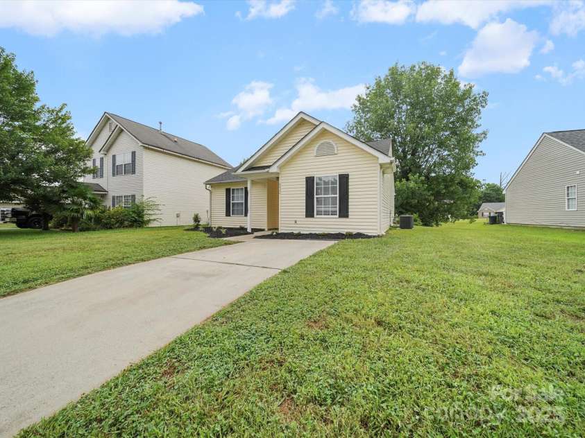 6420 Sunman Road, Charlotte, NC 28216.  MLS# CAR4279812, YatesRealty ID 28101. 