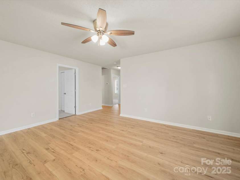 6420 Sunman Road, Charlotte, NC 28216.  MLS# CAR4279812, YatesRealty ID 28101. 