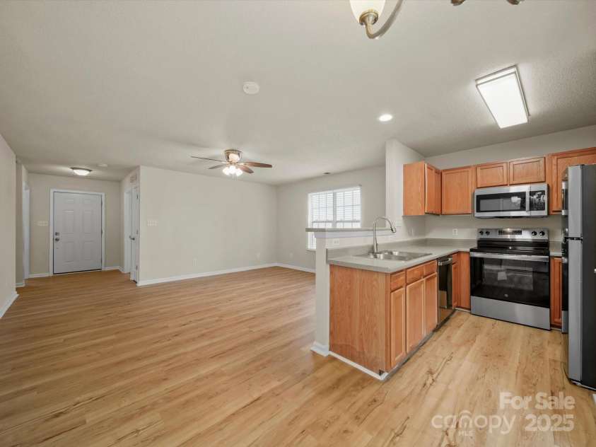 6420 Sunman Road, Charlotte, NC 28216.  MLS# CAR4279812, YatesRealty ID 28101. 