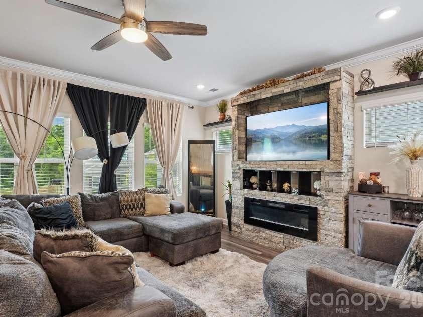 14200 Laughing Gull Road, Charlotte, NC 28278.  MLS# CAR4378999, YatesRealty ID 28102. 