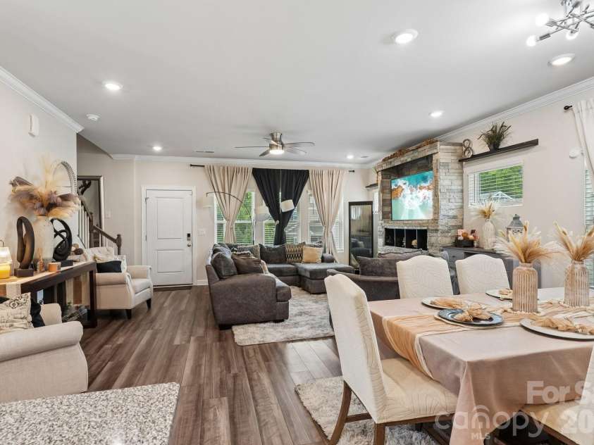 14200 Laughing Gull Road, Charlotte, NC 28278.  MLS# CAR4378999, YatesRealty ID 28102. 