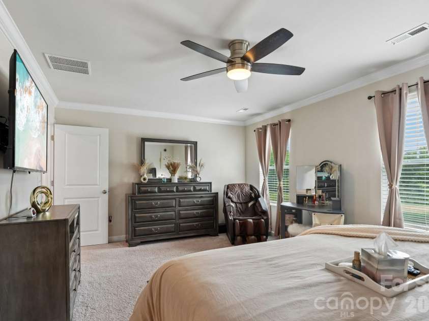 14200 Laughing Gull Road, Charlotte, NC 28278.  MLS# CAR4378999, YatesRealty ID 28102. 