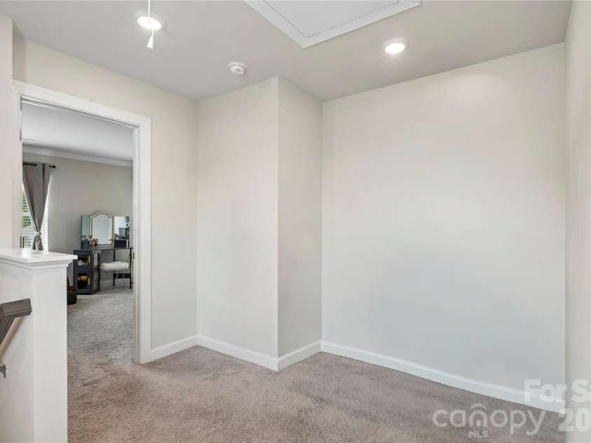 14200 Laughing Gull Road, Charlotte, NC 28278.  MLS# CAR4378999, YatesRealty ID 28102. 